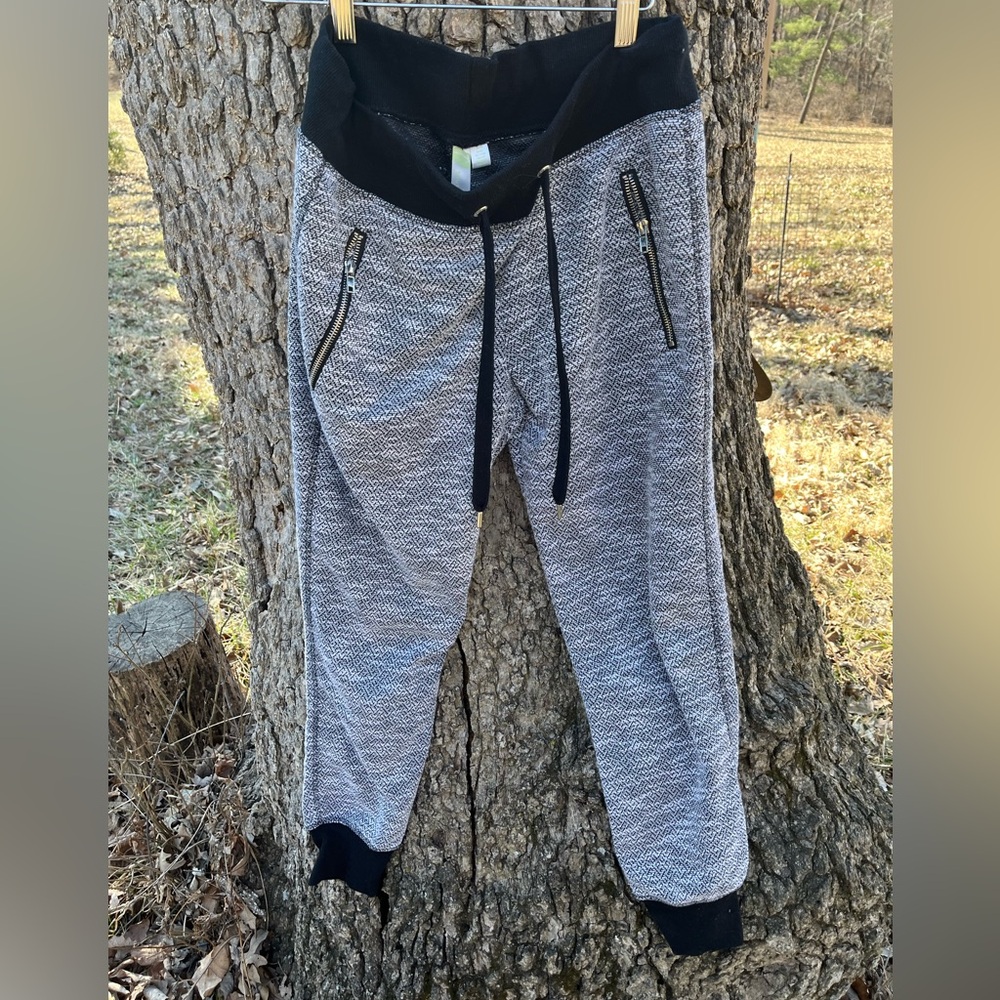 ⭐️Green Tea Knit Jogger in size M